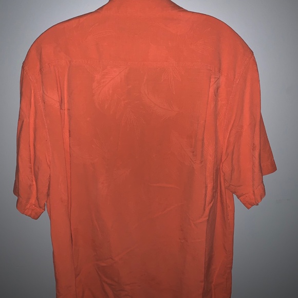 Size M Tommy Bahama Short Sleeve Button Down - Picture 2 of 4
